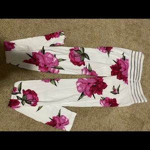 White floral “cute booty lounge” leggings